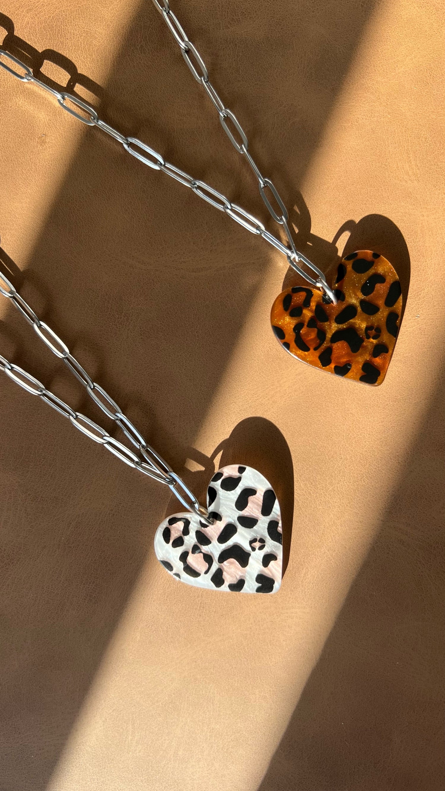COLLAR HEART WILD