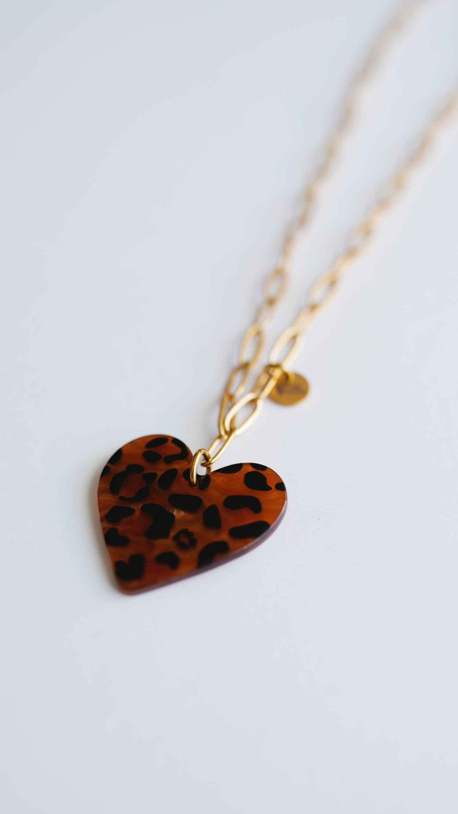 COLLAR HEART WILD