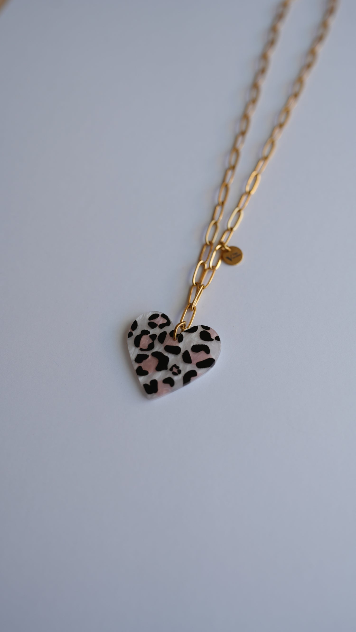 COLLAR HEART WILD
